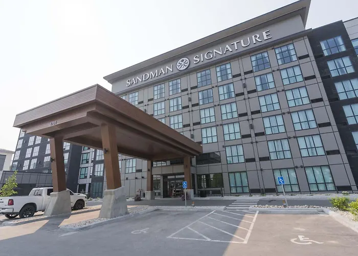 Sandman Signature Winnipeg Airport Hotel & Suites