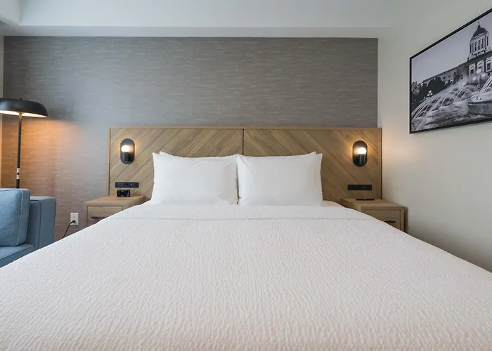 Sandman Signature Winnipeg Airport Hotel & Suites